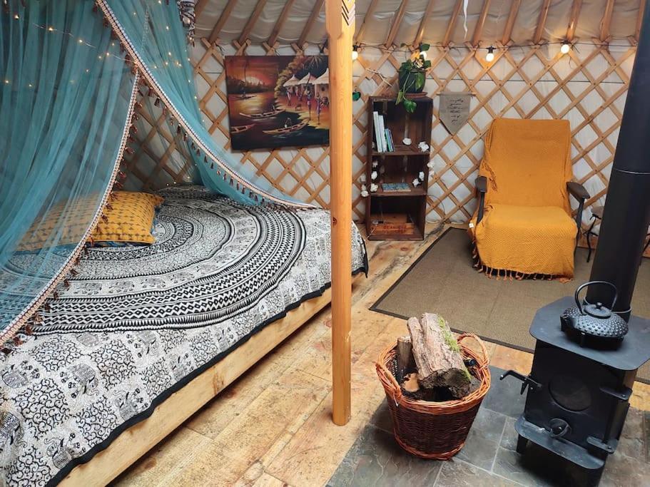 Pandy Farm Yurt - Panoramic Mountain Views Within Snowdonia's National Park - 4x4 Recommended Luxury tent Dolgellau